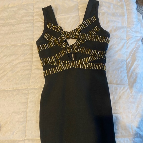 Bandage black dress with gold and diamond details. - Picture 2 of 3